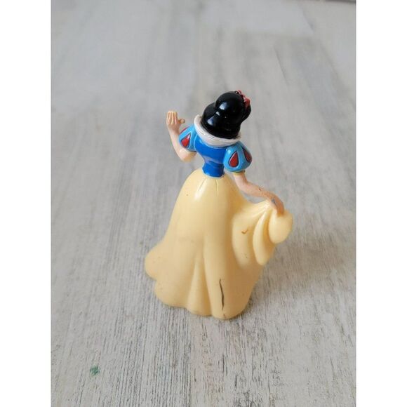 Snow White Wave princess mini toy figure royalty smile - Picture 4 of 5